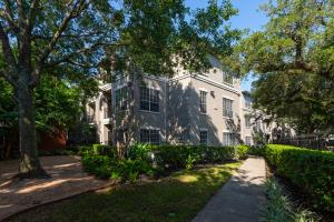 Apartments in Houston, Texas - Apartment Building Exterior with Trees