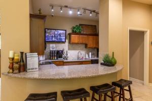 Apartments For Rent in Houston, Texas - Clubhouse Breakfast Bar and Kitchen with Coffee Bar