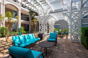 Apartments For Rent in Houston, TX - Outdoor Large Pergola with Couch and Chairs Seating Area