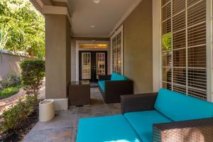 Apartments For Rent in Houston, TX - Patio Entrance to Clubhouse with Seating Area