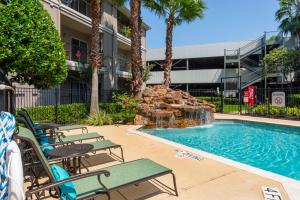 Apartments For Rent in Houston, Texas  - Pool with Rock Fountain and Patio with Lounge Chairs