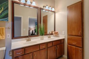One Bedroom Apartments For Rent in Houston, TX - Bathroom with Lots of Cabinet Space