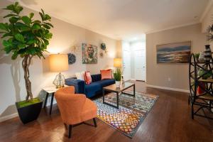 One Bedroom Apartments For Rent in Houston, TX - Living Room