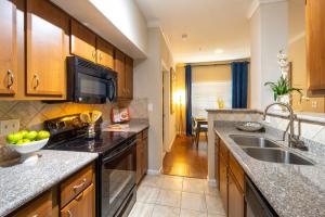 Two Bedroom Apartments For Rent in Houston, TX - Kitchen Interior with View of Dining Room