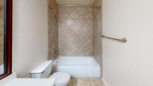 Townhouse-For-Rent-Midtown-Houston-Midtown-Arbour-Place-Bathroom-1