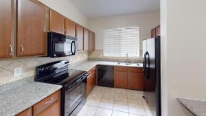 Townhouse-For-Rent-Midtown-Houston-Midtown-Arbour-Place-Kitchen-1